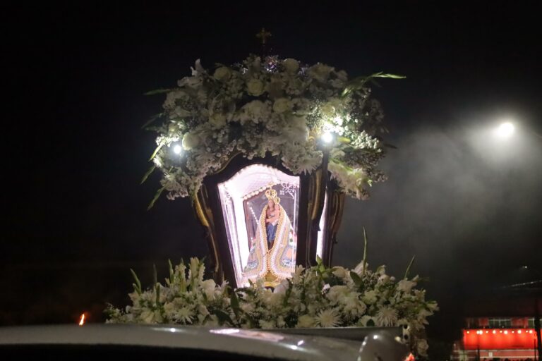 Com grande emoção e fogos, encontro das imagens marca Círio de Nazaré