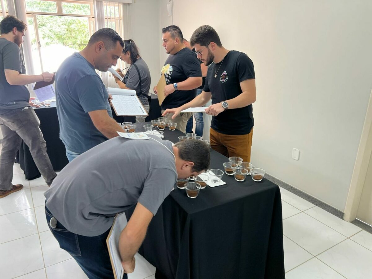 Finalistas do concurso de qualidade do café acreano são avaliados em evento no Espírito Santo Finalistas do concurso de qualidade do café acreano são avaliados em evento no Espírito Santo