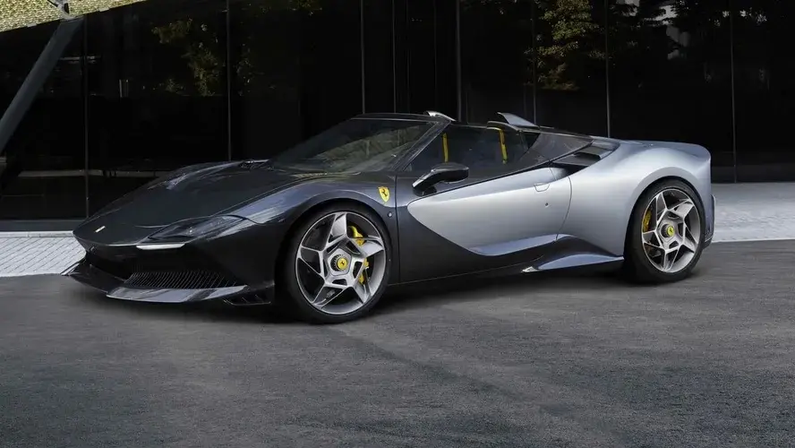Cliente ‘super-rico’ compra Ferrari única no mundo; veja imagens