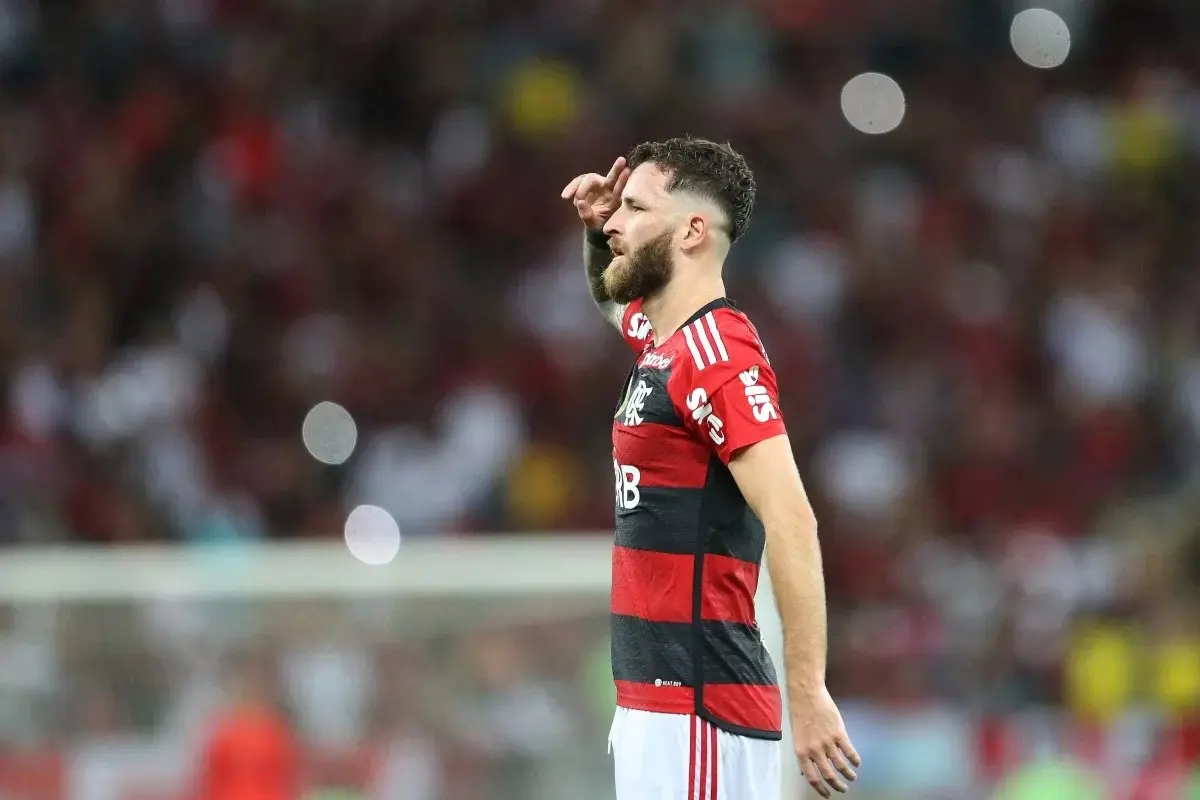 Casamento de Léo Pereira, zagueiro do Flamengo, acaba após traição