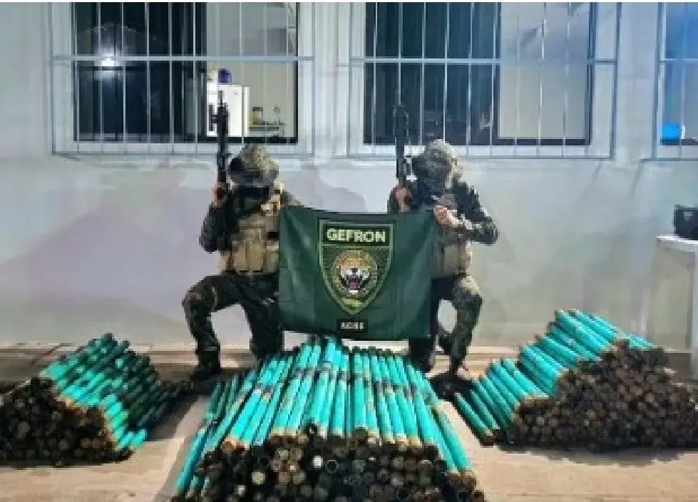 Homem é preso com 460 quilos de droga escondidos em canos de andaimes no interior do AC