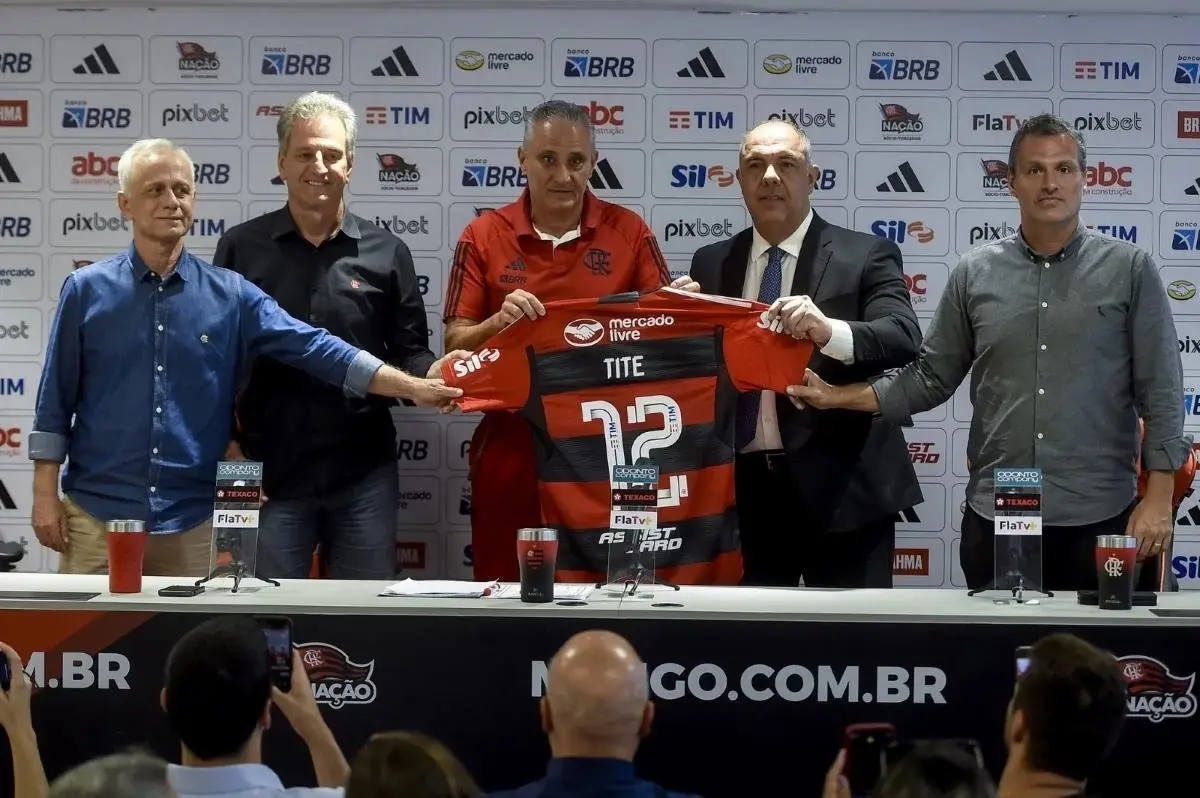 Confira provável escalação do Flamengo na estreia de Tite