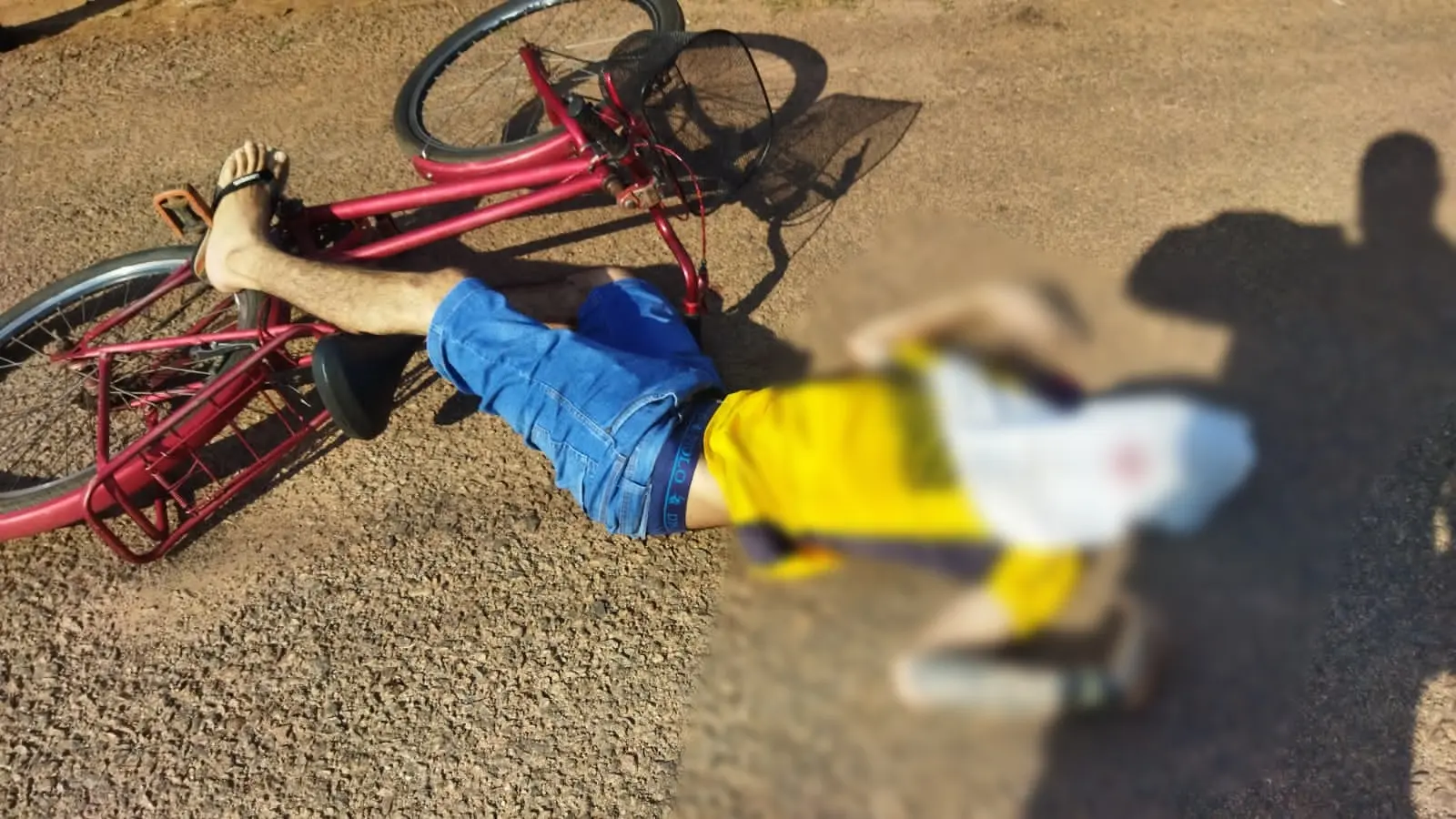 Jovem de 20 anos é executado com tiro na nuca enquanto andava de bicicleta