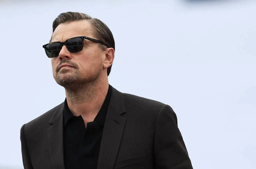 Leonardo DiCaprio reencontra 9 ex-namoradas durante o Paris Fashion Week ao lado da atual