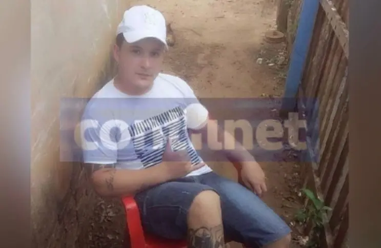 Enquanto pais choram morte do filho, organização criminosa comemora assassinato