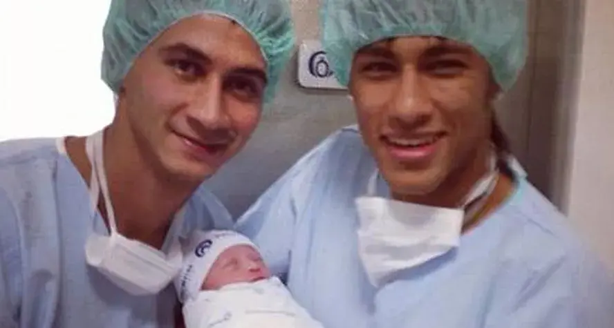 Além da filha com Bruna Biancardi, Neymar tem afilhada com apelido Mavie; saiba quem