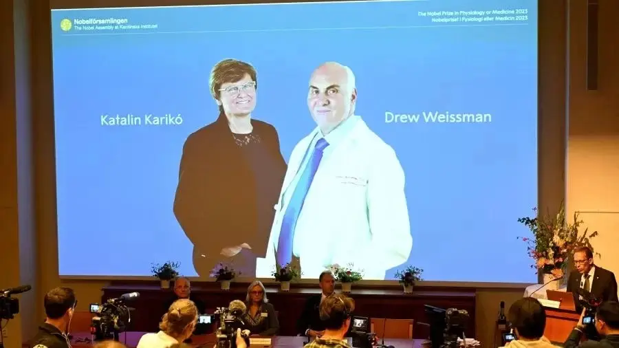 Nobel de Medicina vai para dupla que ajudou na vacina contra Covid