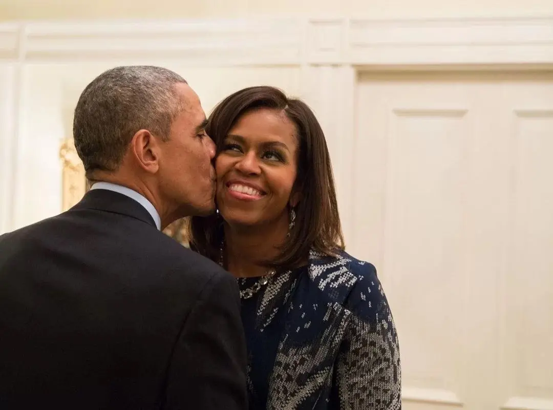 Casal Obama completa 31 anos juntos e faz declaração romântica na web