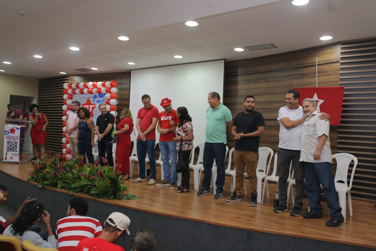 Visando eleições de 2024, PT busca aliança com pelo menos seis partidos durante plenária