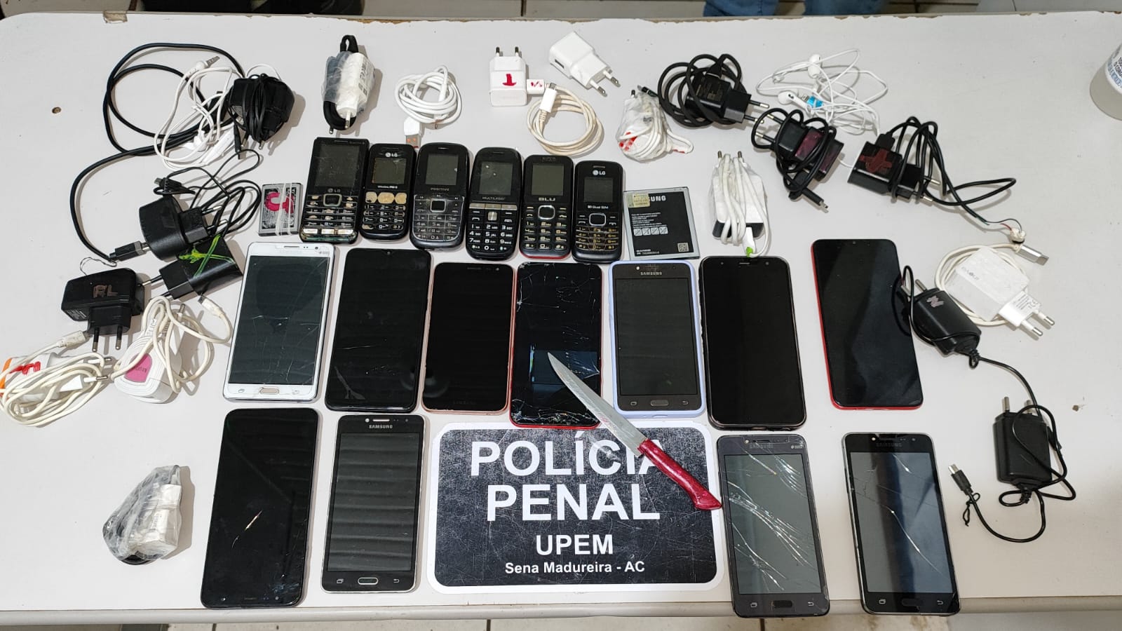 Quase 20 aparelhos de celulares são apreendidos em presídio no interior do Acre