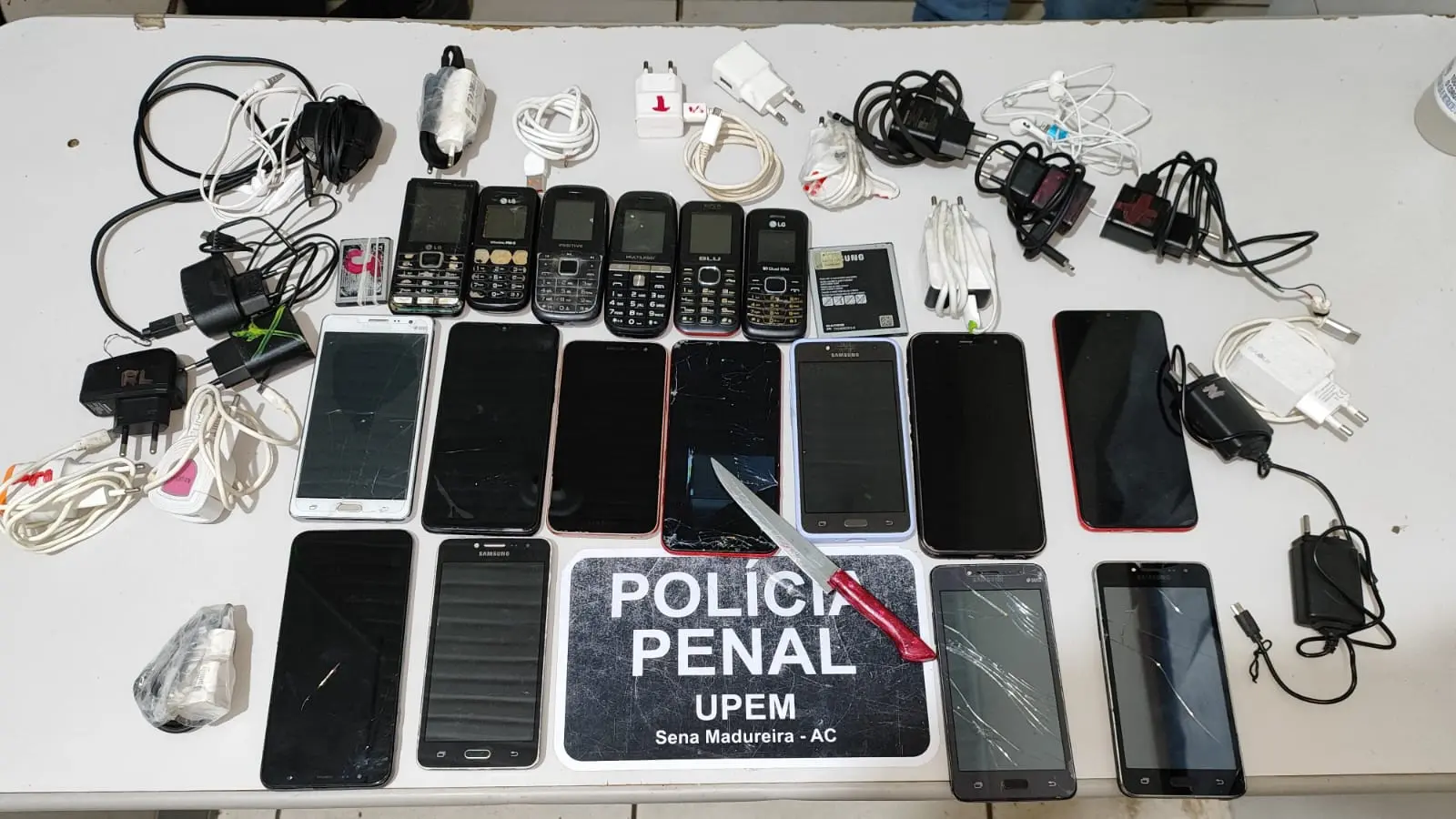 Quase 20 aparelhos de celulares são apreendidos em presídio no interior do Acre