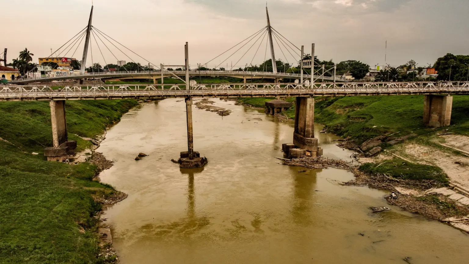 Com chuvas abaixo do esperado para novembro, Rio Acre volta a baixar em Rio Branco