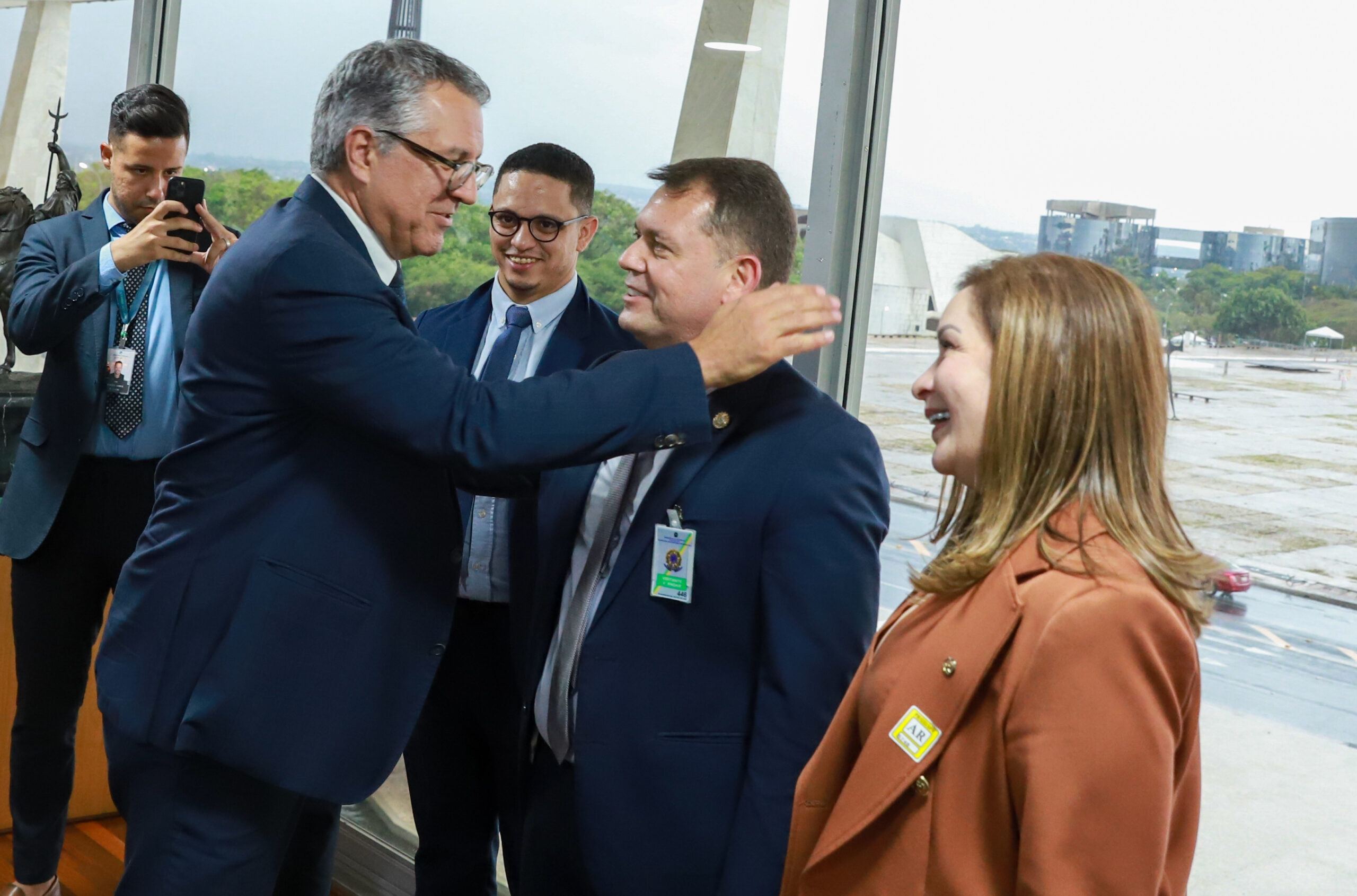 Socorro Neri acompanha Gladson Cameli em audiência com ministro Alexandre Padilha
