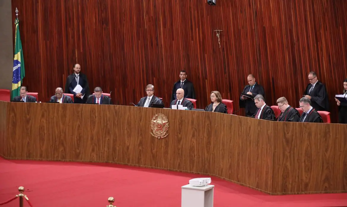 TSE inicia julgamento de Bolsonaro por abuso de poder político