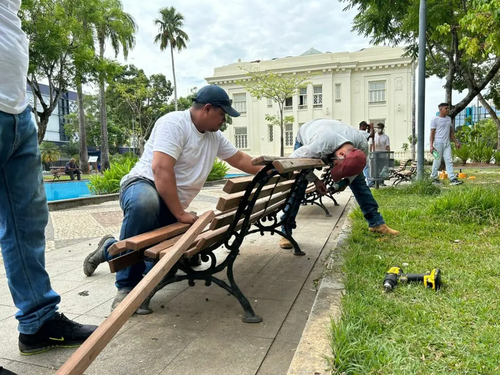Governo revitaliza bancos e pergolados no entorno do Palácio Rio Branco