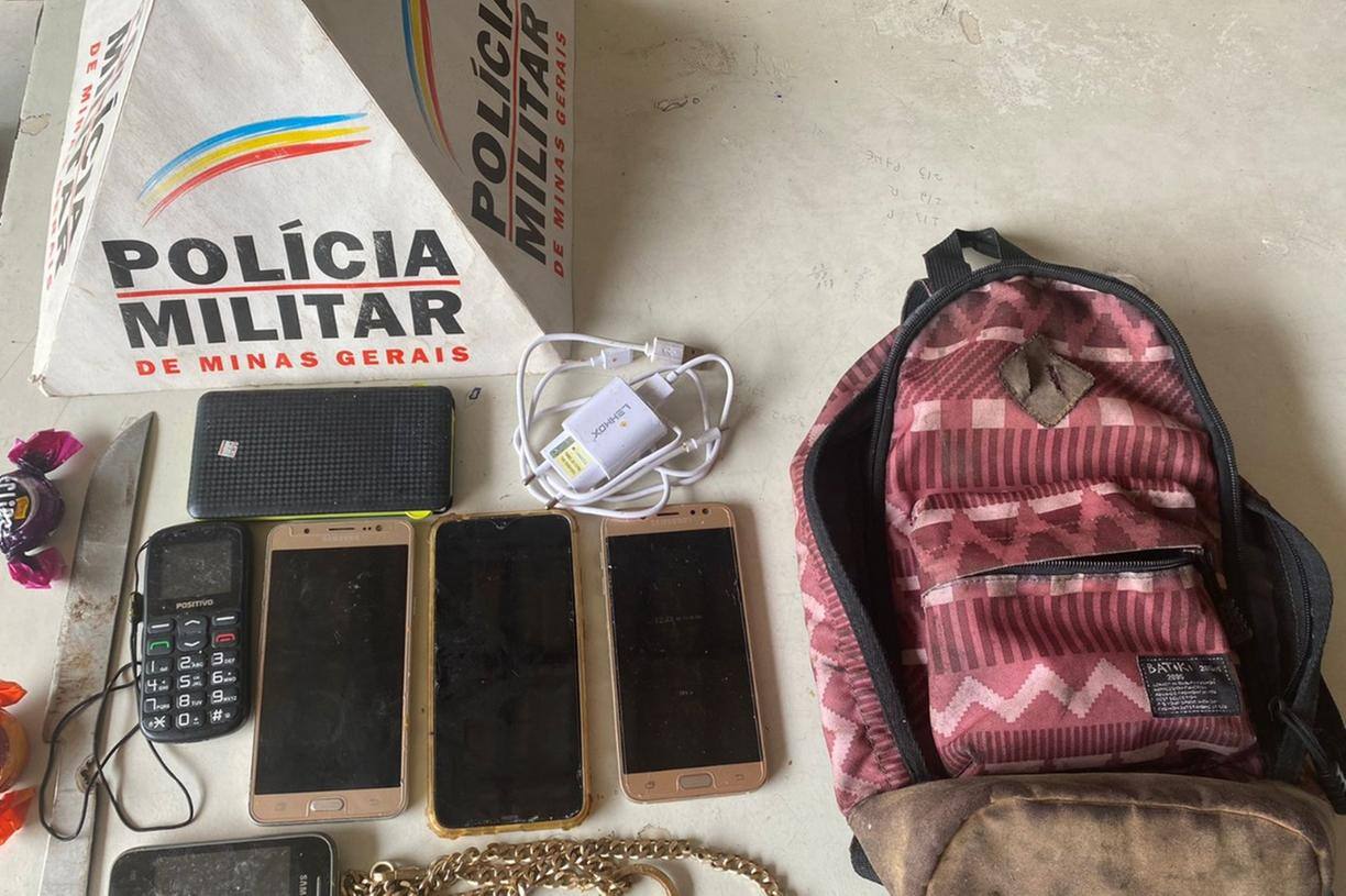 Ladrão invade casa, dorme e é preso após moradora chamar a polícia