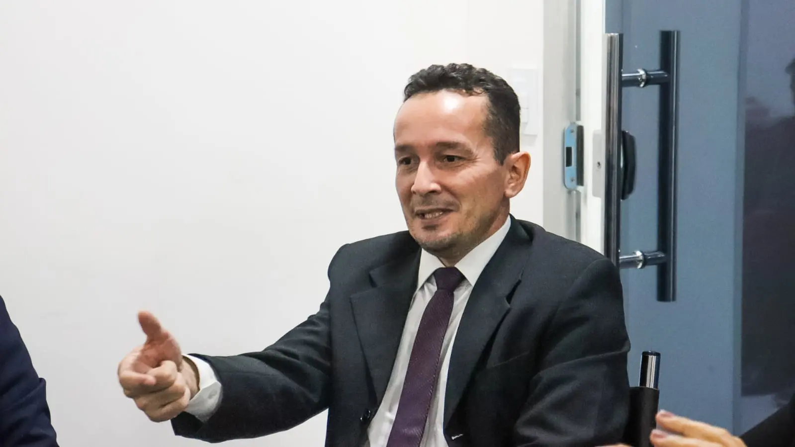 Adailton Cruz lidera reunião crucial para a valorização dos servidores da saúde no Acre