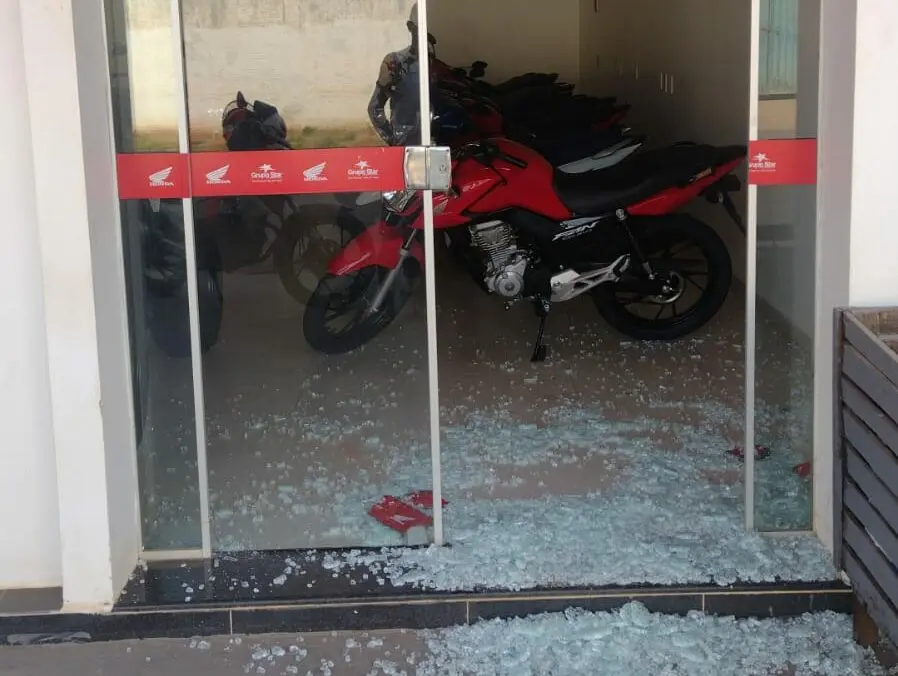Em Sena Madureira, ladrões arrombam a loja da Honda e furtam duas motocicletas