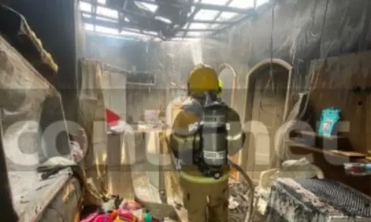 Incêndio deixa casa destruída na Baixada da Sobral; vídeo