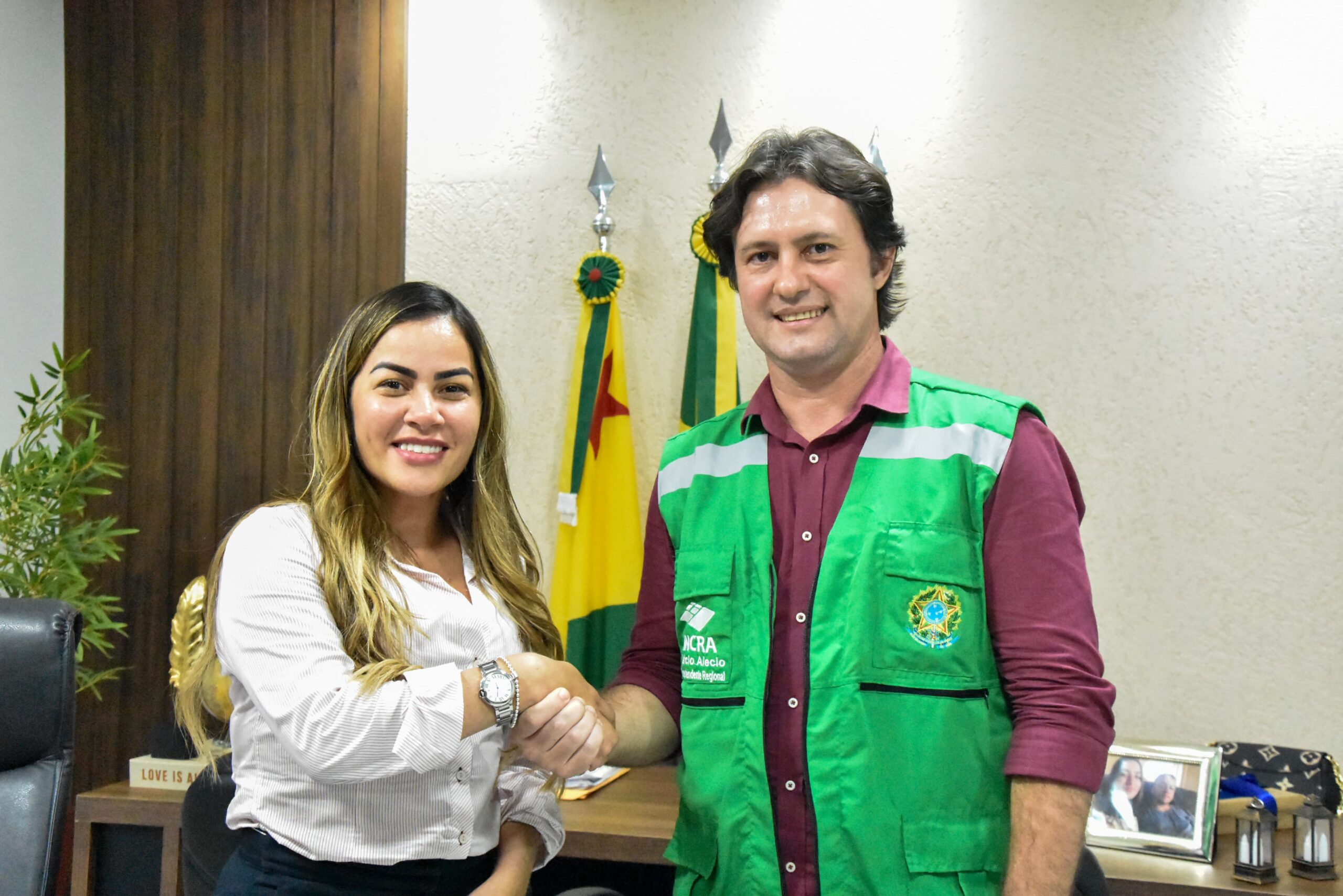 Fernanda Hassem e Superintendente do INCRA no Acre celebram parceria