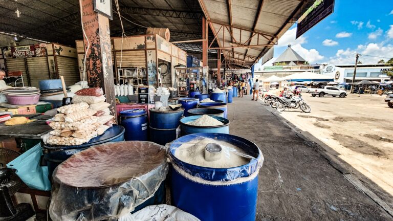 Vídeorreportagem explora os sabores do Mercado Municipal Beira Rio em Cruzeiro do Sul; confira
