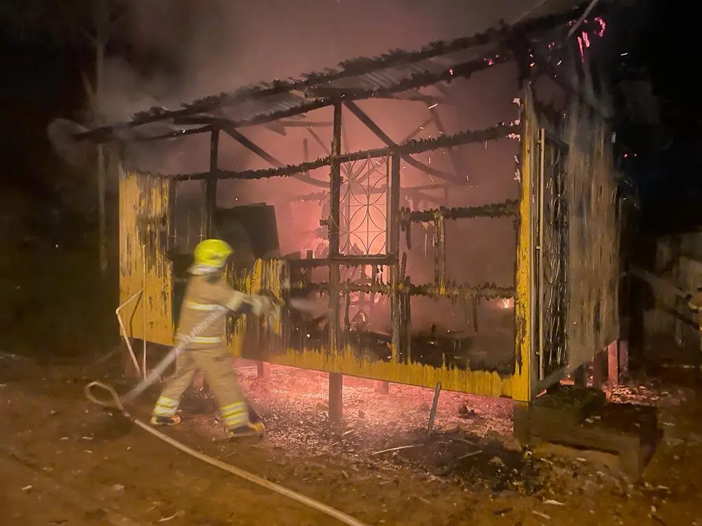 Homem que incendiou casa da ex-esposa é condenado a 5 anos, mas vai responder em liberdade