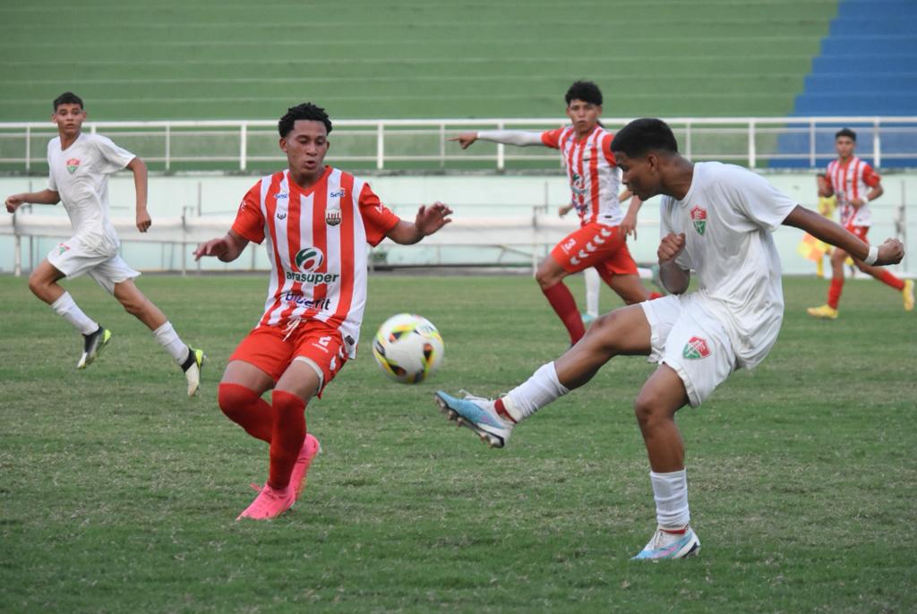 Adem Araújo confirma o Santa Cruz no futebol profissional em 2025