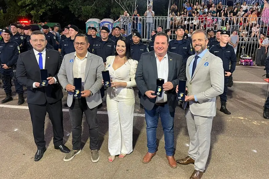 48 anos em RO: Luís do Hospital recebe medalha da mais alta comenda da PM