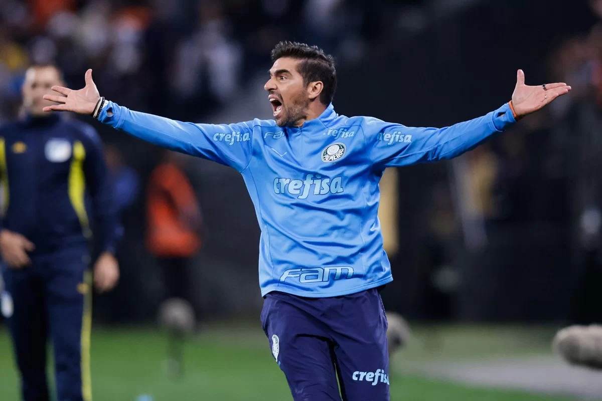 Jornal diz que Abel pode deixar o Palmeiras por salário astronômico