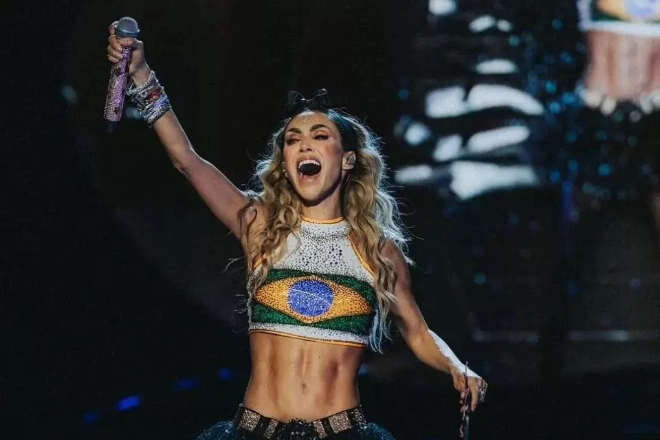Anahí, do RBD, deixa show para ir ao hospital e diz estar com infecção