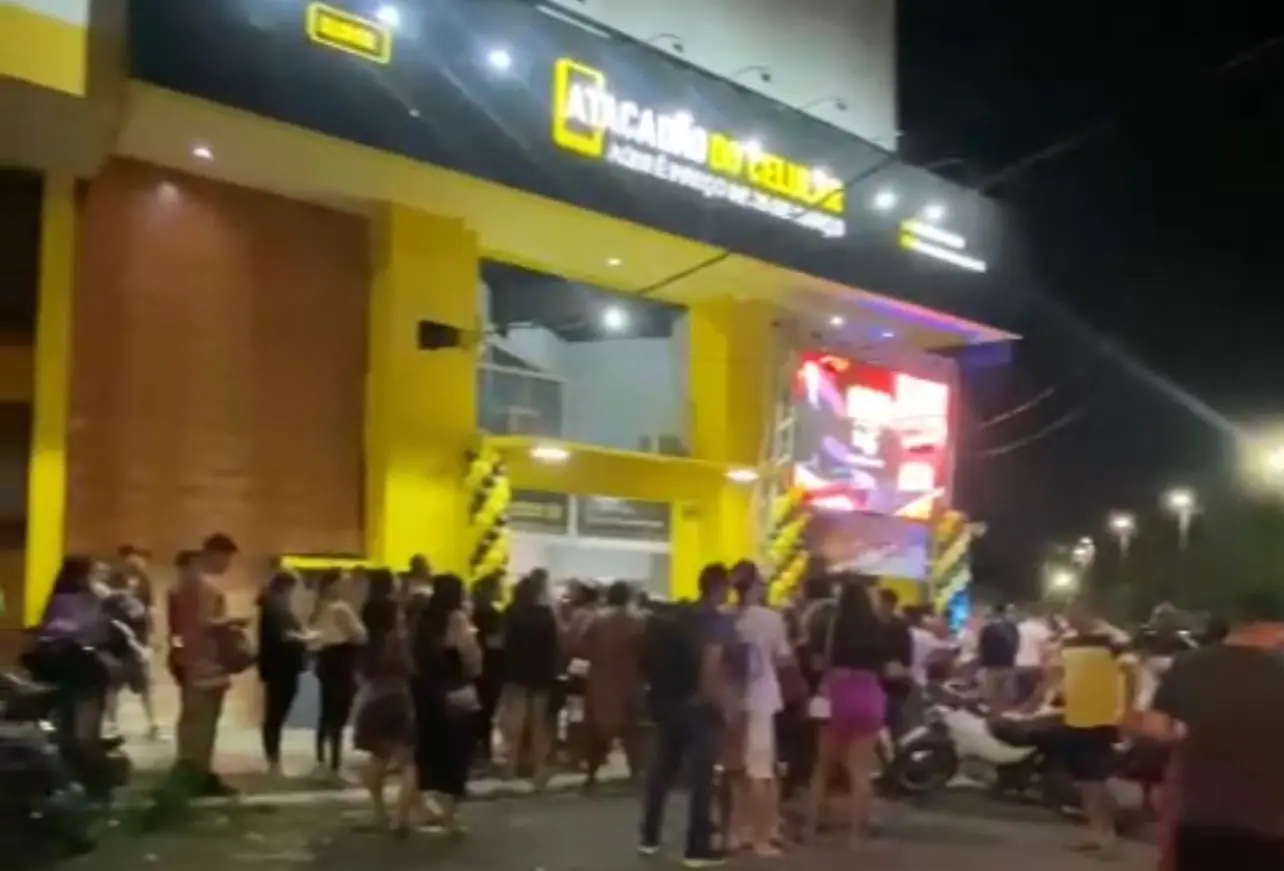 Black Friday do Atacadão do Celular causa fila quilômetrica em Rio Branco; veja o vídeo