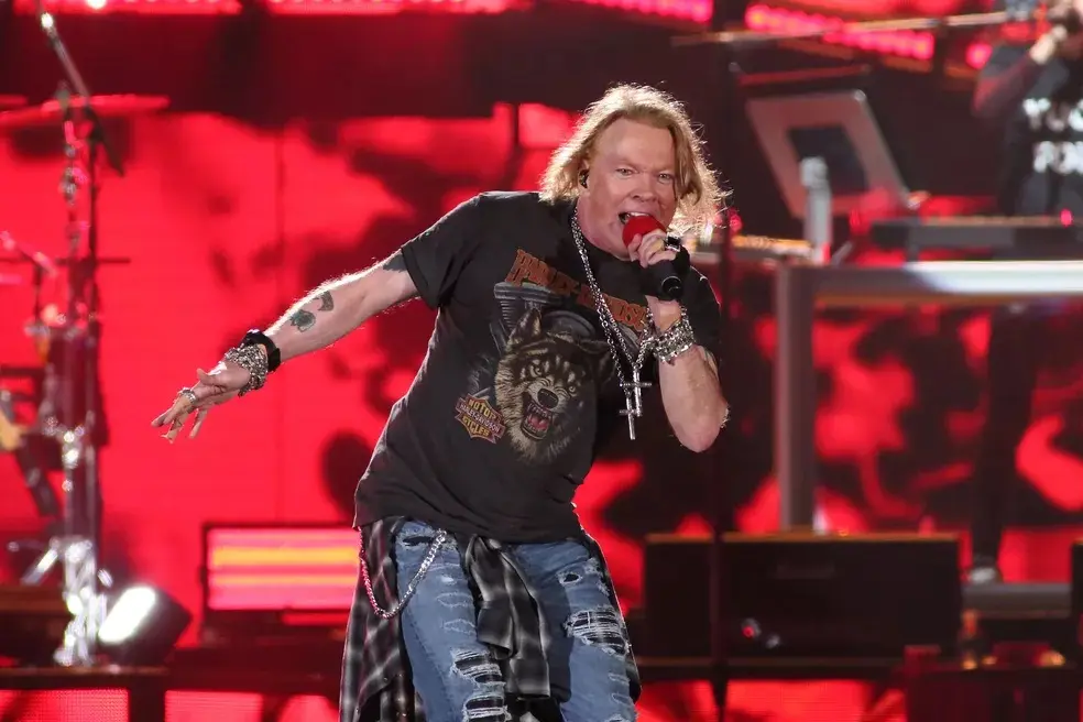 Axl Rose, dos Guns N’ Roses, é acusado de agressão sexual