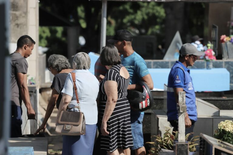 Dia dos Finados: 50 mil pessoas devem visitar os cemitérios de Rio Branco, diz prefeitura