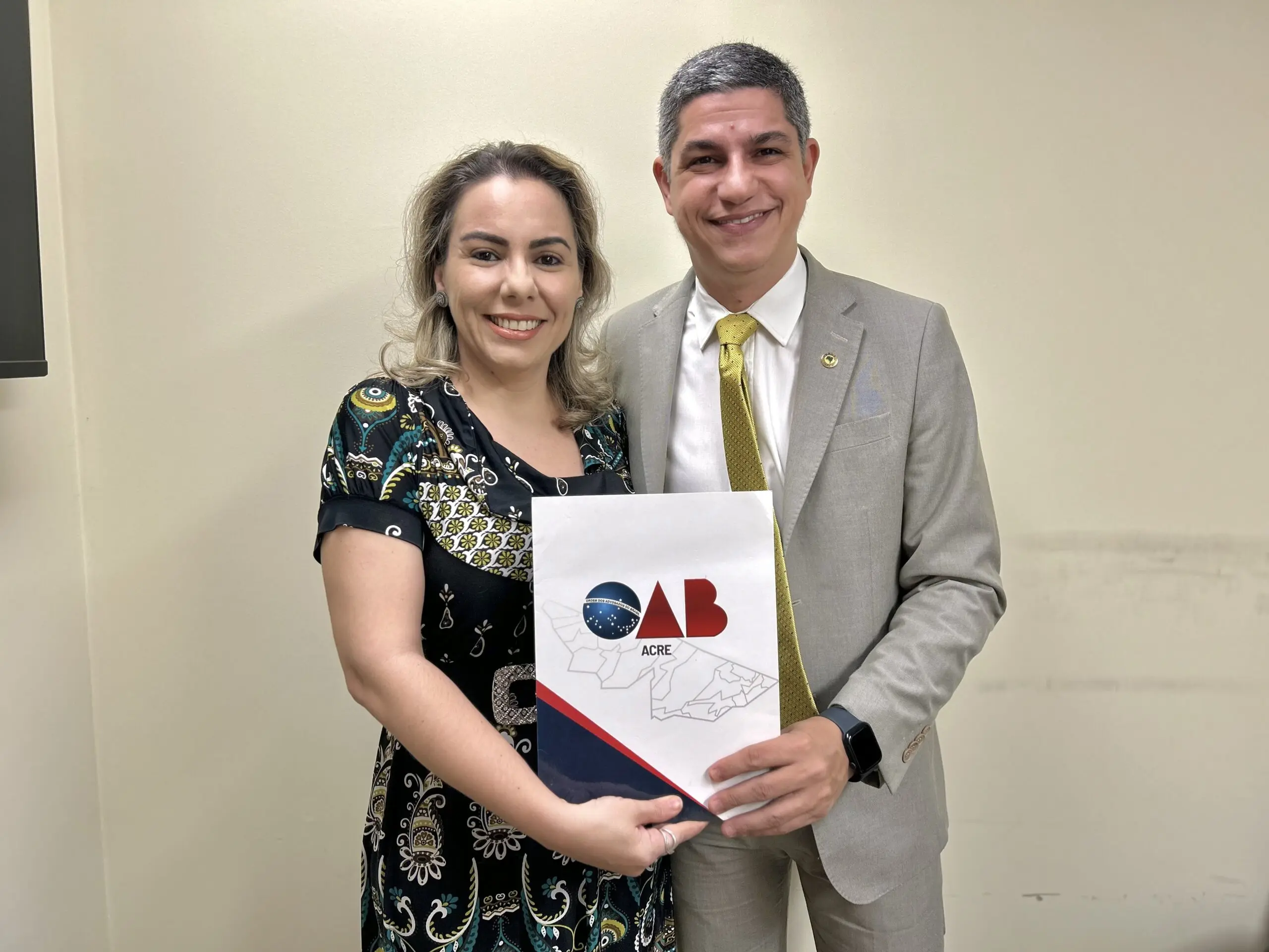 Calegário recebe a presidente da Comissão da Mulher Advogada da OAB para discutir projetos