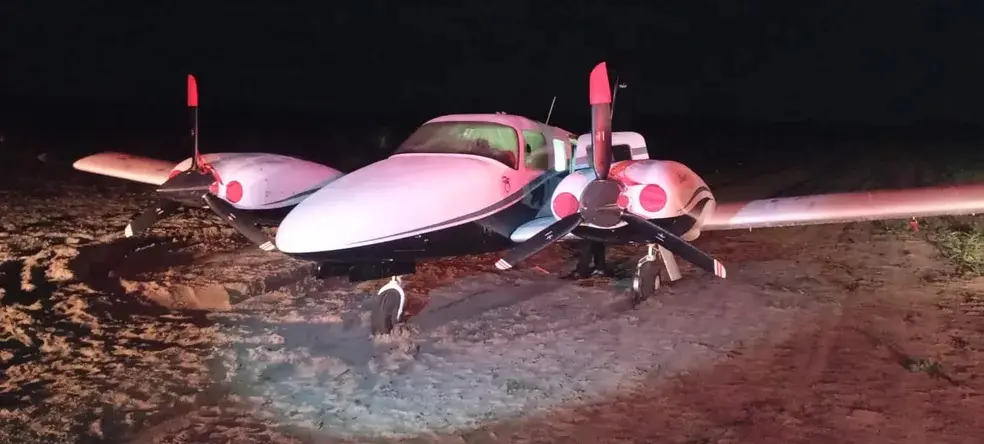 Avião com cinco pessoas faz pouso de emergência devido a mau tempo em Rondônia