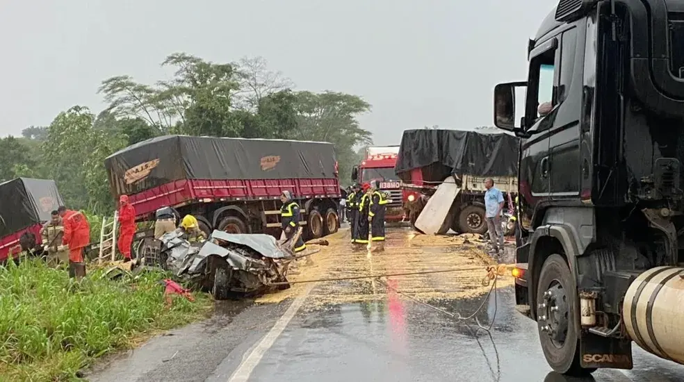 Criança de 4 anos morre após ser lançada para fora de carro em acidente na BR-364