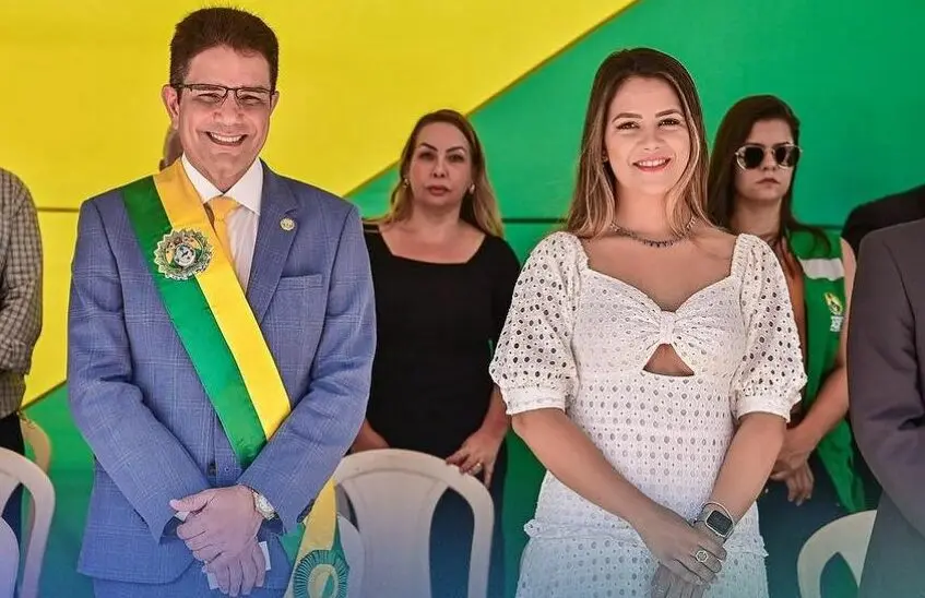 Gladson Cameli e a nova namorada aparecem pela primeira vez publicamente em solenidade no Acre