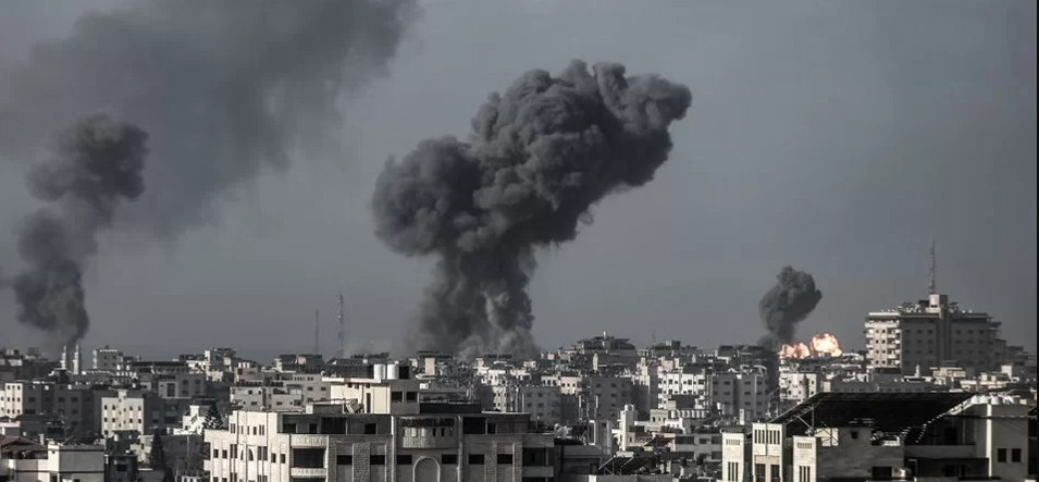 Israel bombardeia outro campo de refugiados na Faixa de Gaza