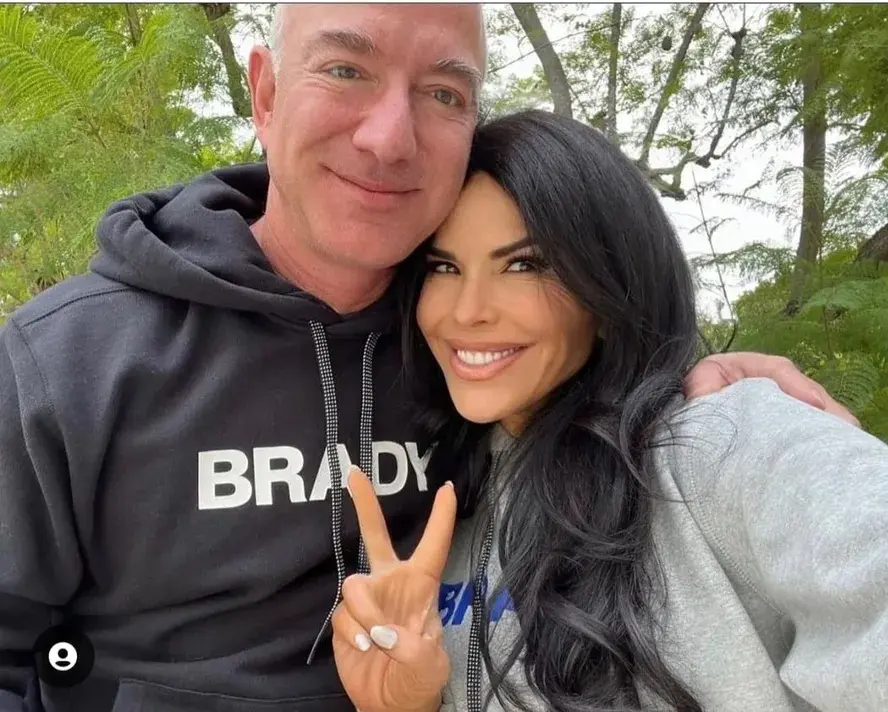 Lauren Sánchez revela que ‘desmaiou’ ao receber anel de noivado de R$ 12 milhões de Jeff Bezos