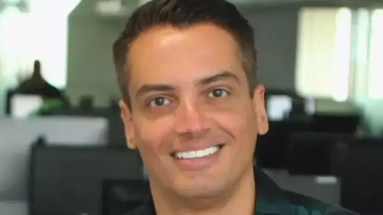 Leo Dias é flagrado traindo marido em festa após afirmar: ‘Sou fiel’