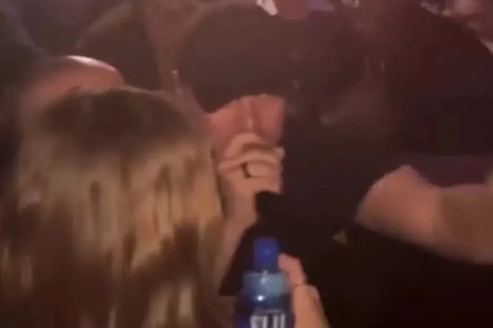 Vídeo: Leonardo DiCaprio canta rap em seu aniversário de 49 anos