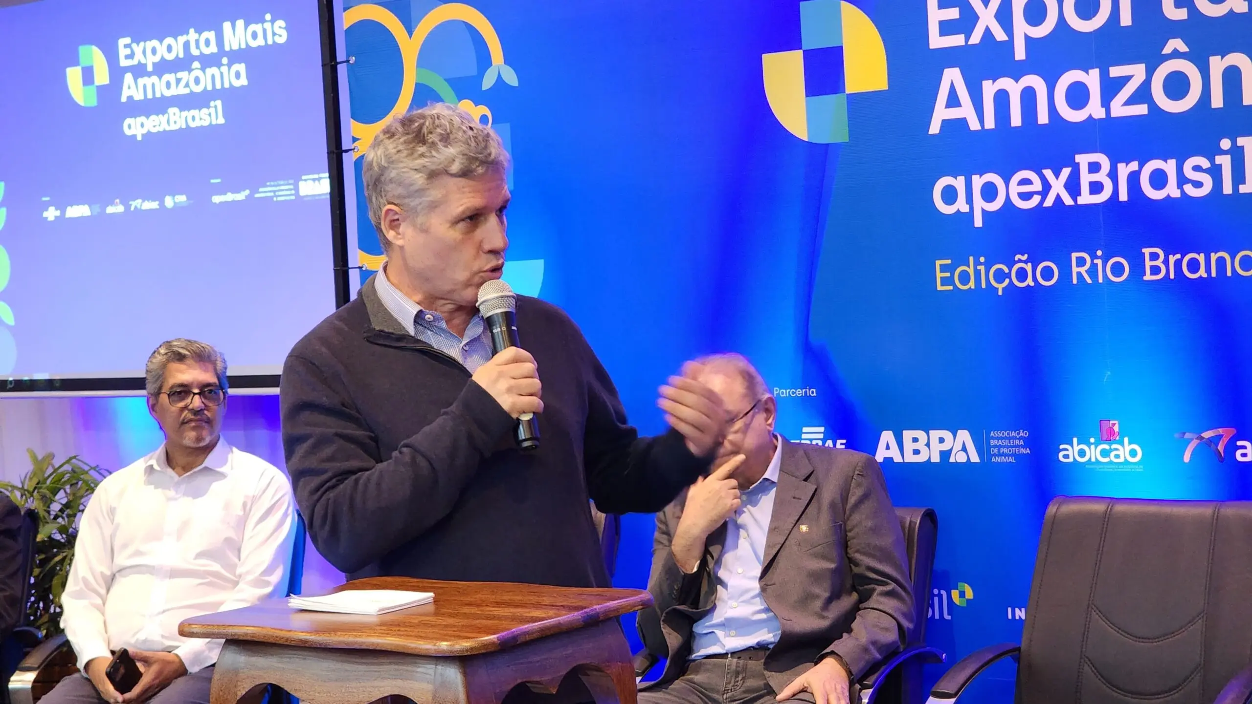 Ministro diz que Lula quer transformar florestas mais produtivas no Acre e recuperar áreas