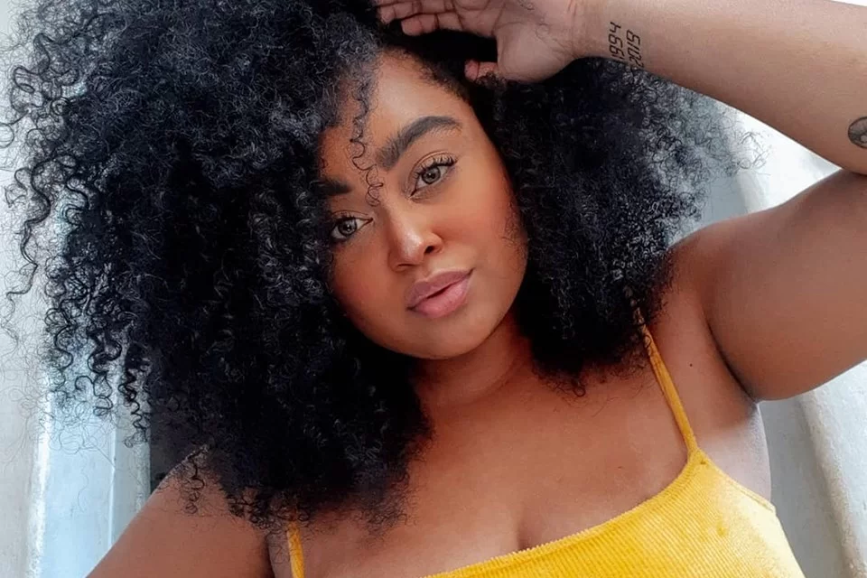 Ex-BBB Rízia Cerqueira relembra relacionamento abusivo