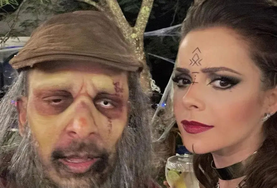 Reconhece? Sandy mostra Halloween fora de época com a família e amigos
