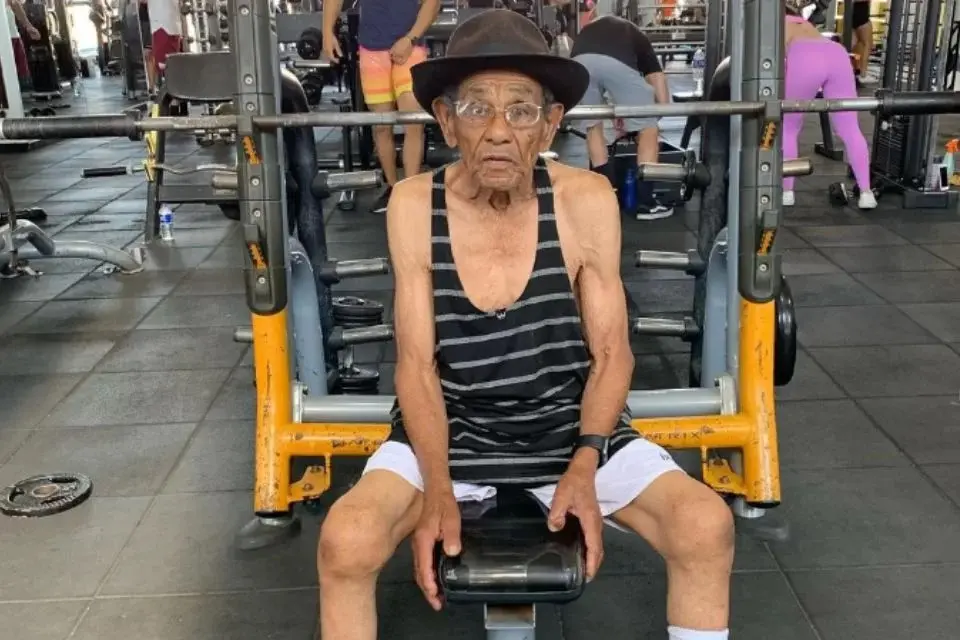 Inspiração! Vovô fitness de 97 anos viraliza com “shape” musculoso