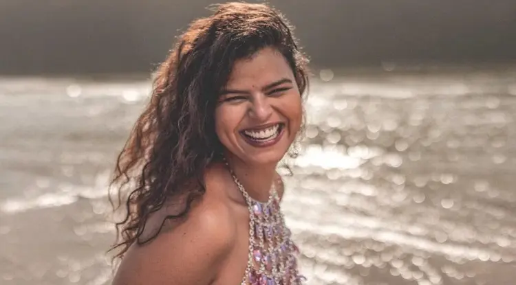 Amanda Magalhães fala sobre o humor nas redes sociais: “É o que vem sendo a minha força motriz”