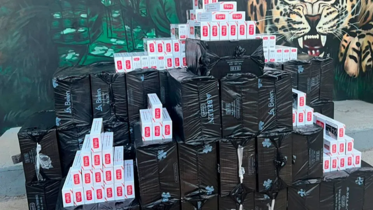 Pai e filho são presos por contrabando de cigarros da Bolívia