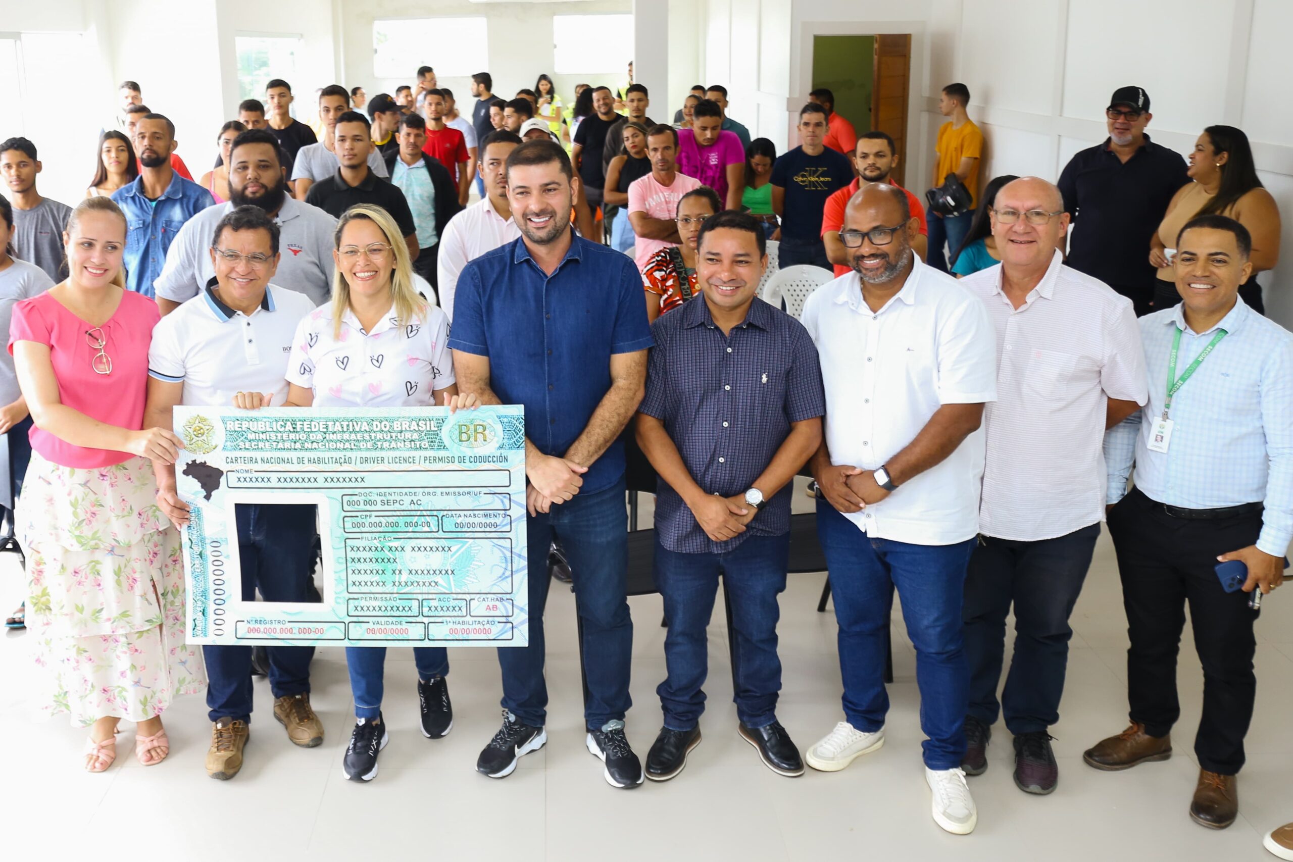Governo entrega 60 carteiras de habilitação aos contemplados no CNH Social no interior