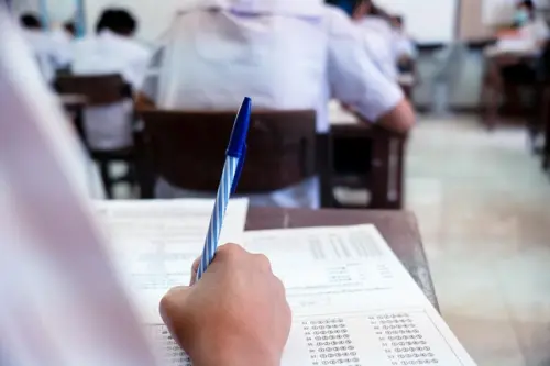 Educação convoca professores para exames e entrega de documentos