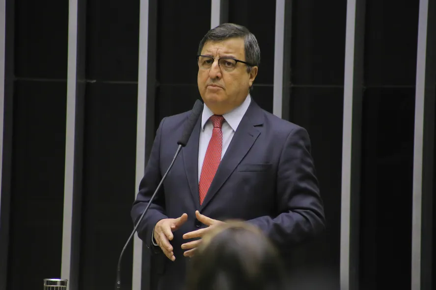 LDO: relator atende governo e retira texto que inclui Sistema S no Orçamento